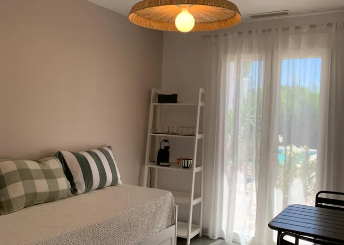 Le Chant Des Cigales Bed and breakfast Villemoustaussou