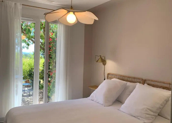 Le Chant Des Cigales Bed and breakfast 3*